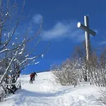 Nyaraló Laurieraphael *